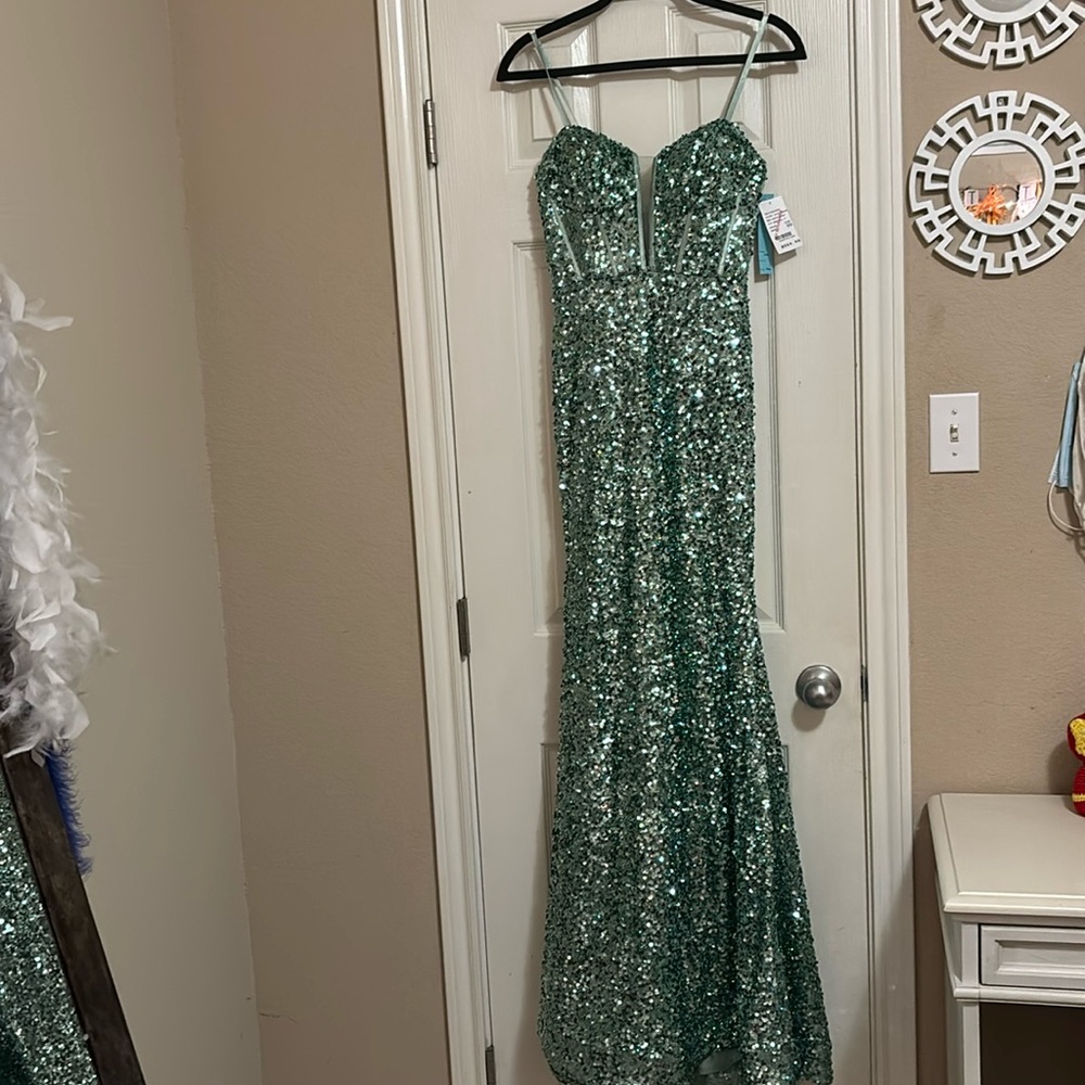 A beautiful green prom dress!